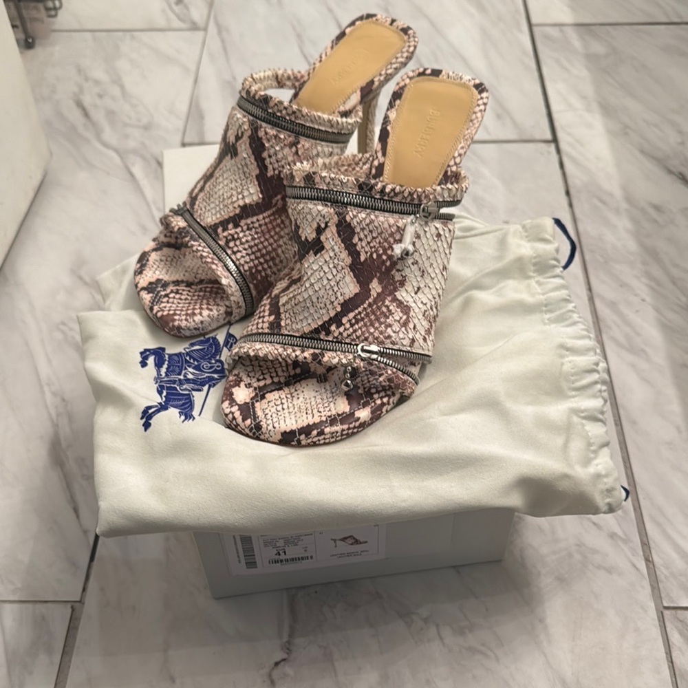 Burberry Snakeskin Mules with Medium Heel and X-Strap Design in Brown and Beige